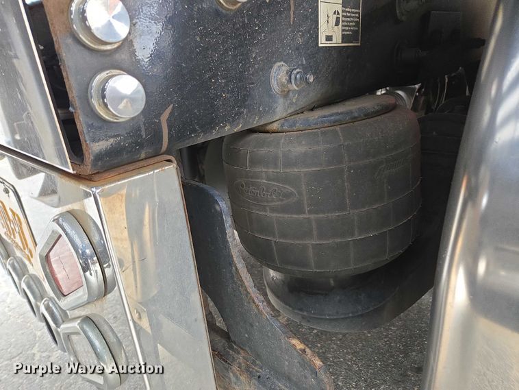 image for item EV5014 2020 Peterbilt 389 semi truck