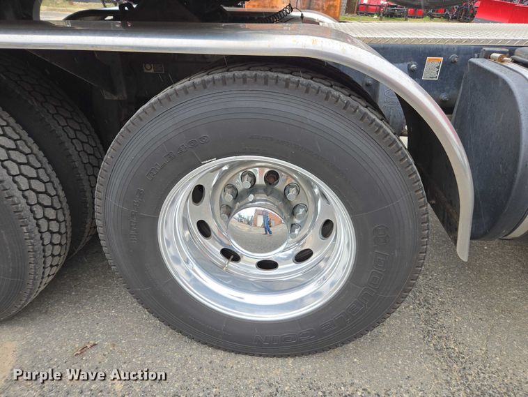 image for item EV5014 2020 Peterbilt 389 semi truck