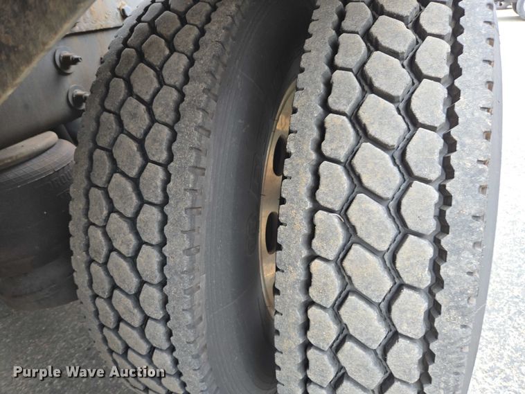 image for item EV5014 2020 Peterbilt 389 semi truck