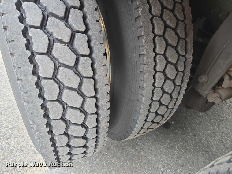 image for item EV5014 2020 Peterbilt 389 semi truck