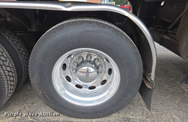 image for item EV5014 2020 Peterbilt 389 semi truck