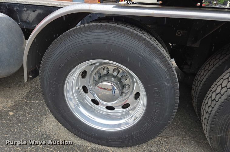 image for item EV5014 2020 Peterbilt 389 semi truck