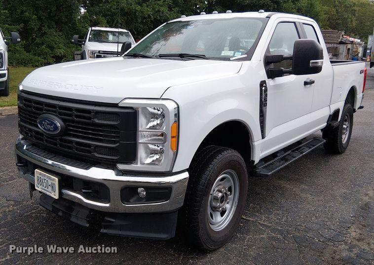 image for item EV5015 2023 Ford F350 Super Duty  SuperCab pickup truck