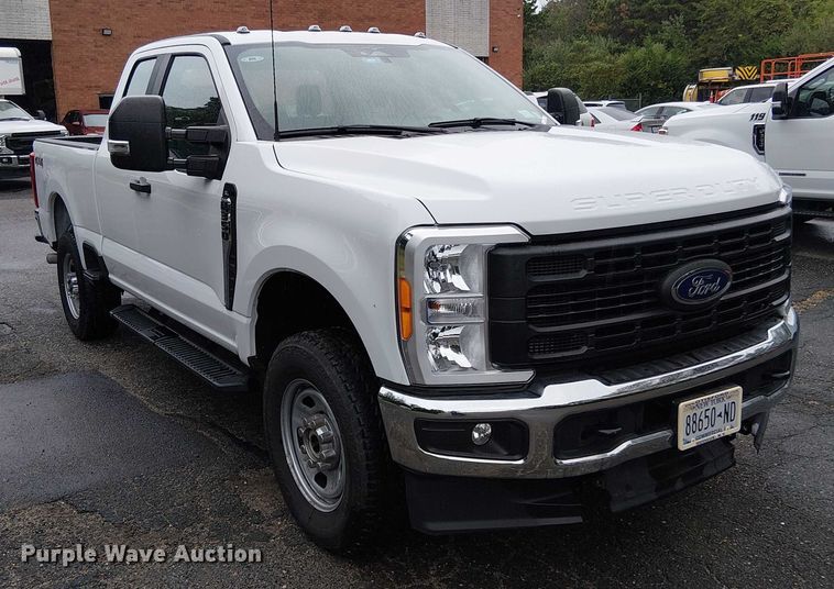 image for item EV5015 2023 Ford F350 Super Duty  SuperCab pickup truck