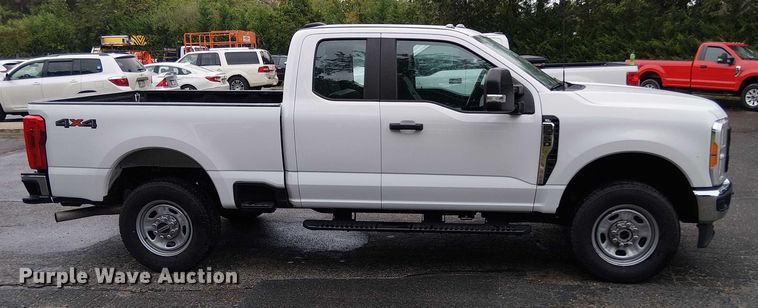image for item EV5015 2023 Ford F350 Super Duty  SuperCab pickup truck