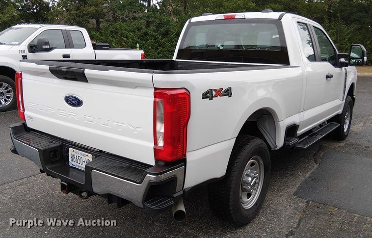 image for item EV5015 2023 Ford F350 Super Duty  SuperCab pickup truck