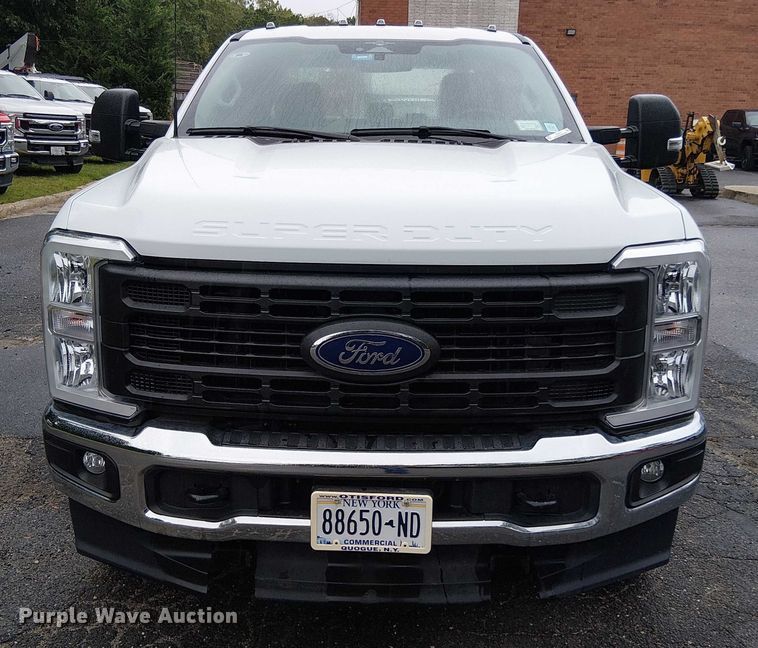 image for item EV5015 2023 Ford F350 Super Duty  SuperCab pickup truck