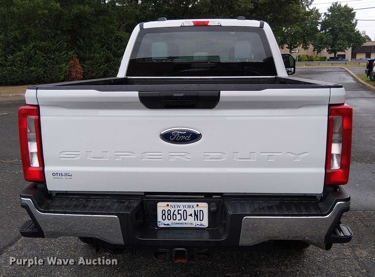 image for item EV5015 2023 Ford F350 Super Duty  SuperCab pickup truck