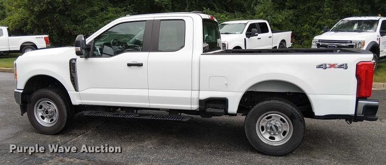 image for item EV5015 2023 Ford F350 Super Duty  SuperCab pickup truck