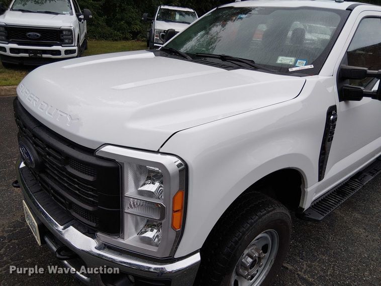 image for item EV5015 2023 Ford F350 Super Duty  SuperCab pickup truck