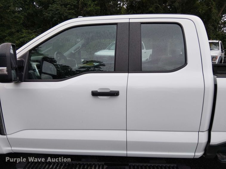 image for item EV5015 2023 Ford F350 Super Duty  SuperCab pickup truck