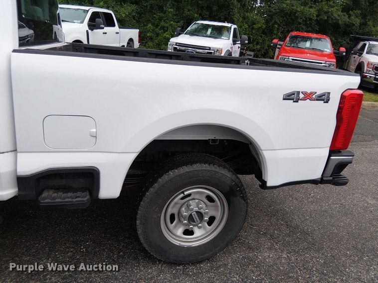 image for item EV5015 2023 Ford F350 Super Duty  SuperCab pickup truck