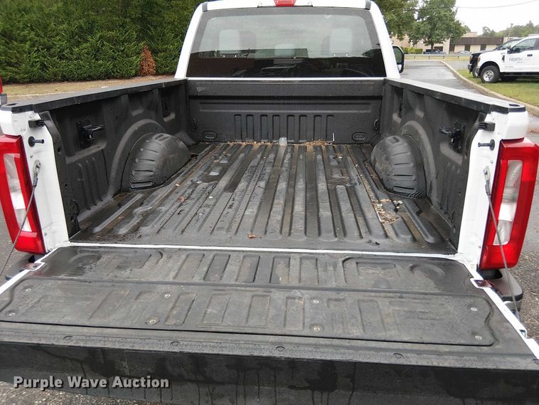 image for item EV5015 2023 Ford F350 Super Duty  SuperCab pickup truck