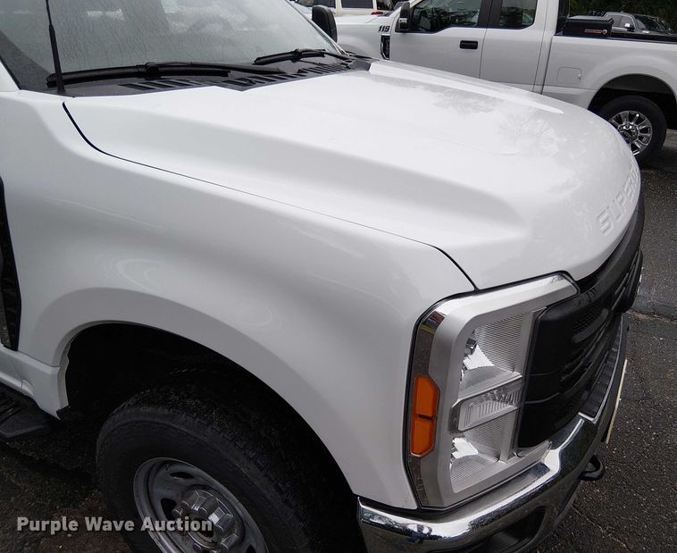 image for item EV5015 2023 Ford F350 Super Duty  SuperCab pickup truck