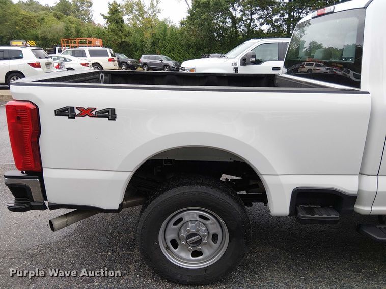 image for item EV5015 2023 Ford F350 Super Duty  SuperCab pickup truck
