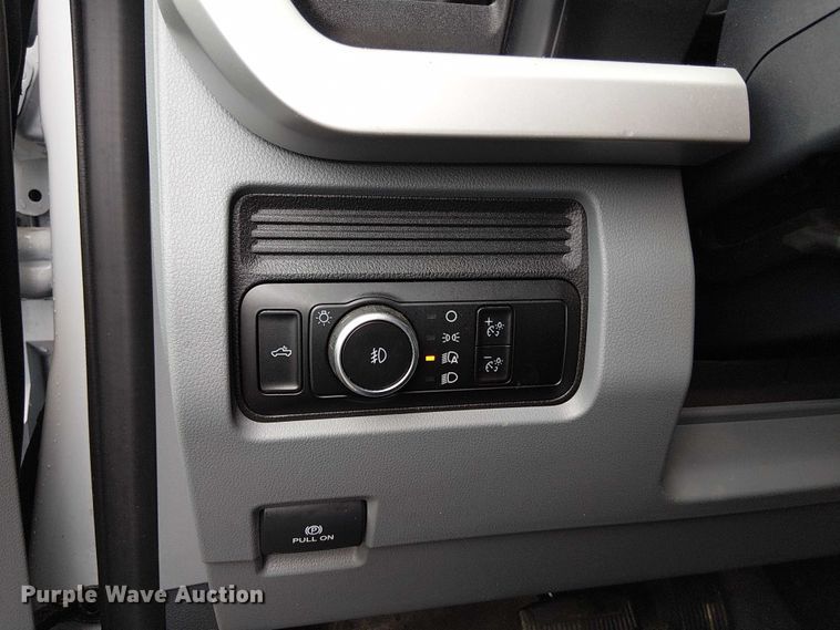 image for item EV5015 2023 Ford F350 Super Duty  SuperCab pickup truck