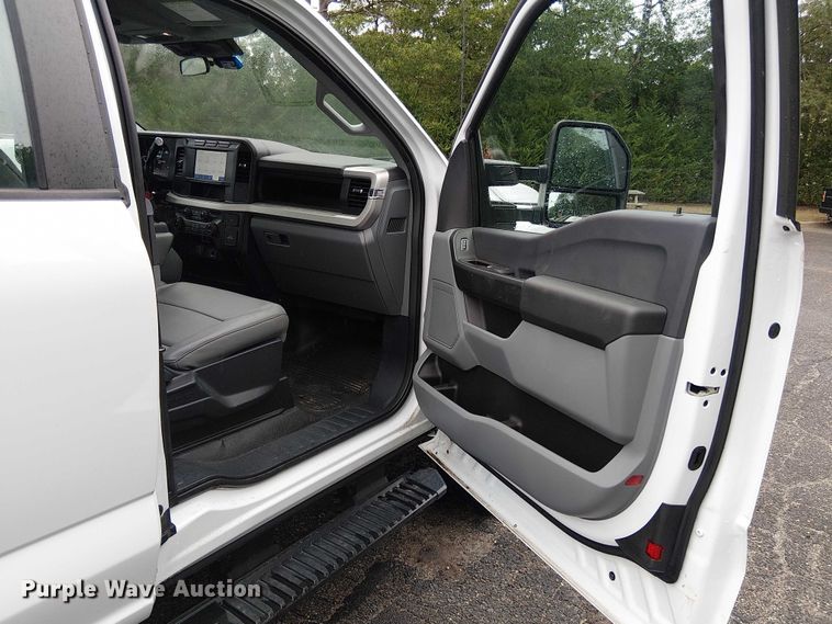 image for item EV5015 2023 Ford F350 Super Duty  SuperCab pickup truck