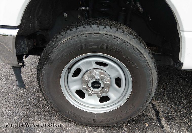 image for item EV5015 2023 Ford F350 Super Duty  SuperCab pickup truck