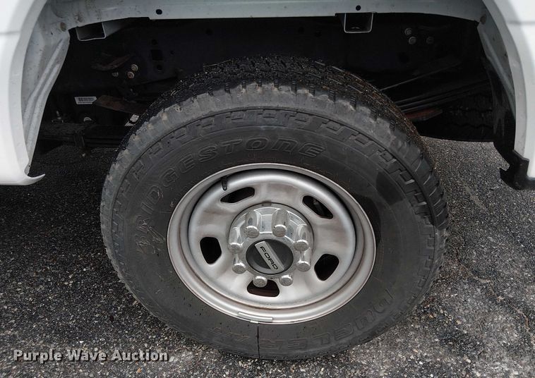 image for item EV5015 2023 Ford F350 Super Duty  SuperCab pickup truck