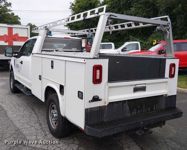 image for item EV5017 2022 Ford F350 Super Duty SuperCab utility bed pickup truck
