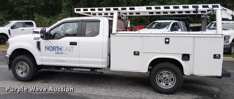 image for item EV5017 2022 Ford F350 Super Duty SuperCab utility bed pickup truck