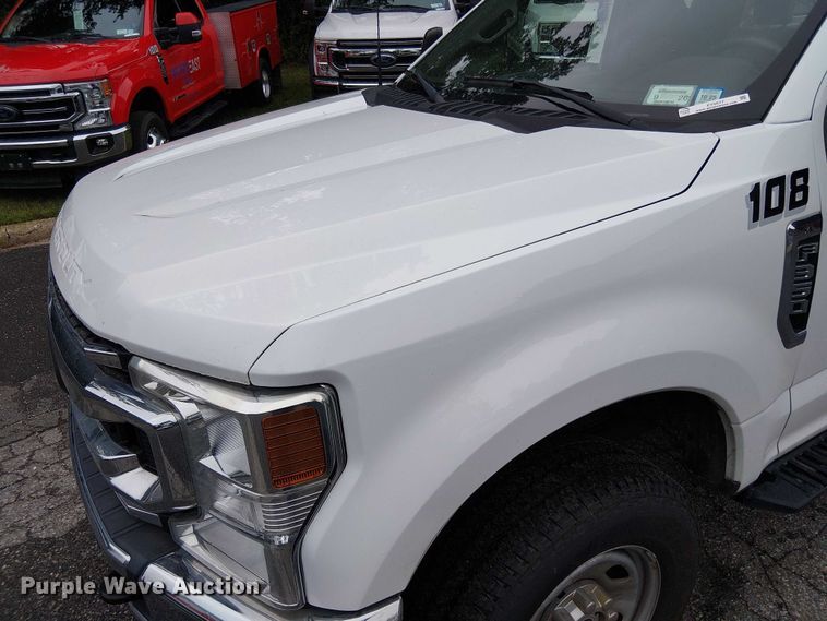 image for item EV5017 2022 Ford F350 Super Duty SuperCab utility bed pickup truck