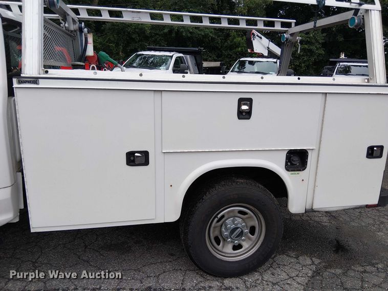 image for item EV5017 2022 Ford F350 Super Duty SuperCab utility bed pickup truck