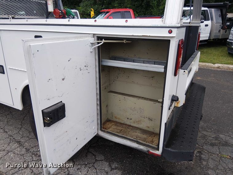 image for item EV5017 2022 Ford F350 Super Duty SuperCab utility bed pickup truck