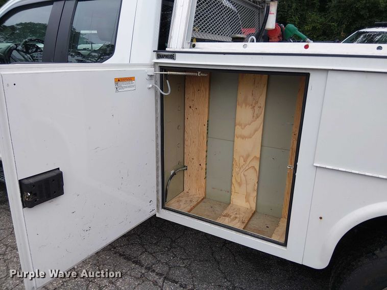 image for item EV5017 2022 Ford F350 Super Duty SuperCab utility bed pickup truck