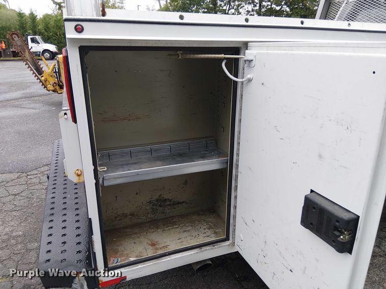 image for item EV5017 2022 Ford F350 Super Duty SuperCab utility bed pickup truck