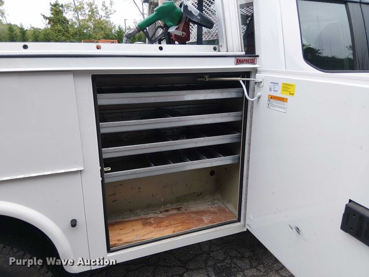 image for item EV5017 2022 Ford F350 Super Duty SuperCab utility bed pickup truck