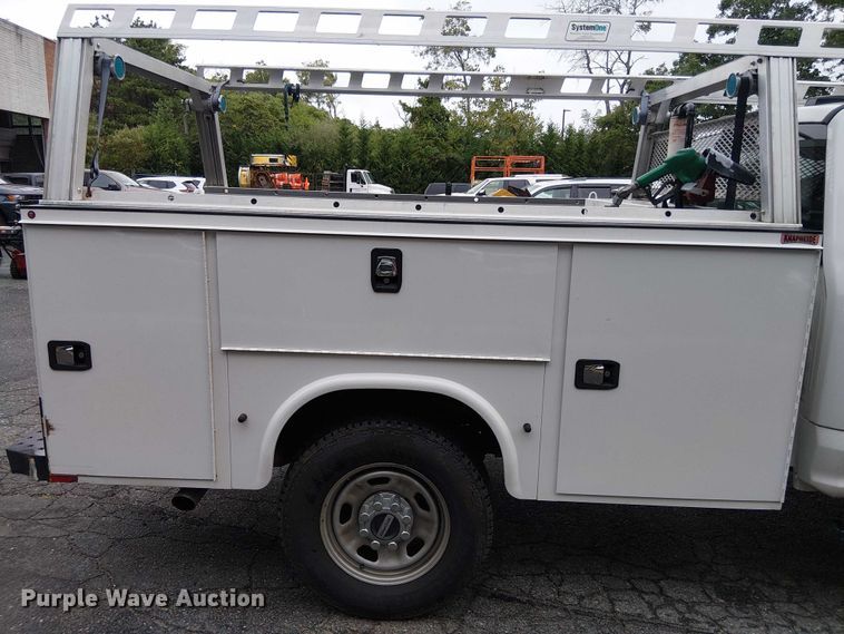 image for item EV5017 2022 Ford F350 Super Duty SuperCab utility bed pickup truck