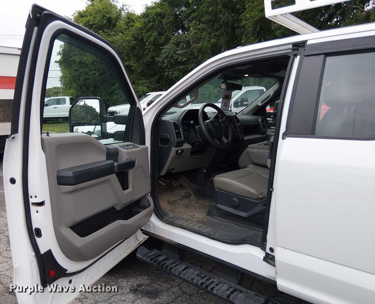 image for item EV5017 2022 Ford F350 Super Duty SuperCab utility bed pickup truck