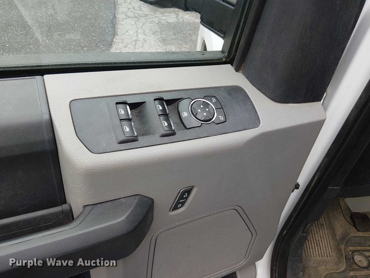 image for item EV5017 2022 Ford F350 Super Duty SuperCab utility bed pickup truck