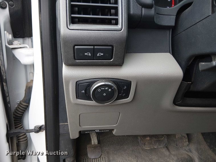 image for item EV5017 2022 Ford F350 Super Duty SuperCab utility bed pickup truck