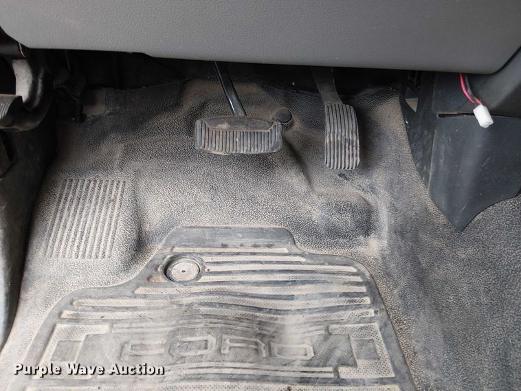 image for item EV5017 2022 Ford F350 Super Duty SuperCab utility bed pickup truck