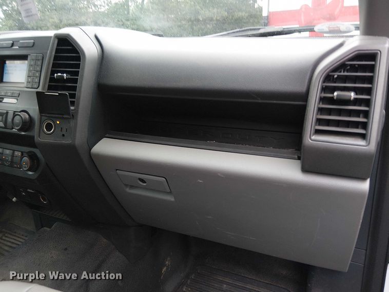 image for item EV5017 2022 Ford F350 Super Duty SuperCab utility bed pickup truck