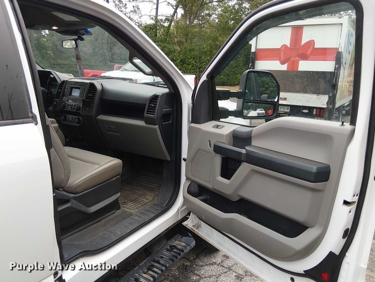 image for item EV5017 2022 Ford F350 Super Duty SuperCab utility bed pickup truck