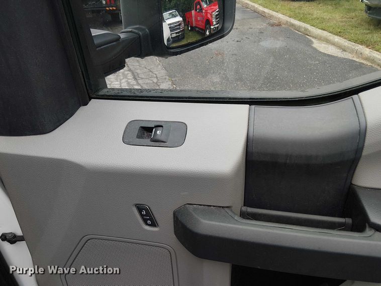 image for item EV5017 2022 Ford F350 Super Duty SuperCab utility bed pickup truck