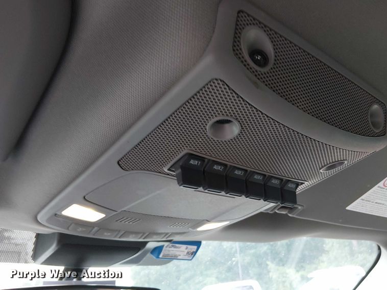 image for item EV5017 2022 Ford F350 Super Duty SuperCab utility bed pickup truck