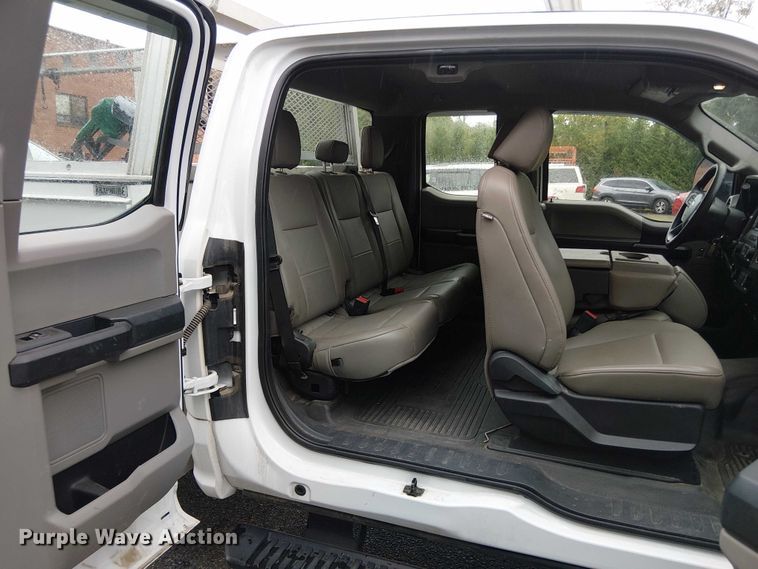 image for item EV5017 2022 Ford F350 Super Duty SuperCab utility bed pickup truck