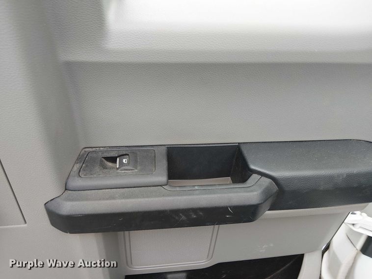 image for item EV5017 2022 Ford F350 Super Duty SuperCab utility bed pickup truck