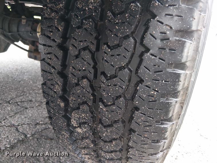 image for item EV5017 2022 Ford F350 Super Duty SuperCab utility bed pickup truck