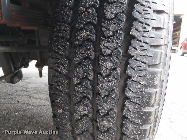 image for item EV5017 2022 Ford F350 Super Duty SuperCab utility bed pickup truck