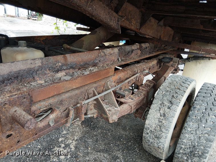 image for item EV5018 2002 Ford F550 Super Duty dump truck