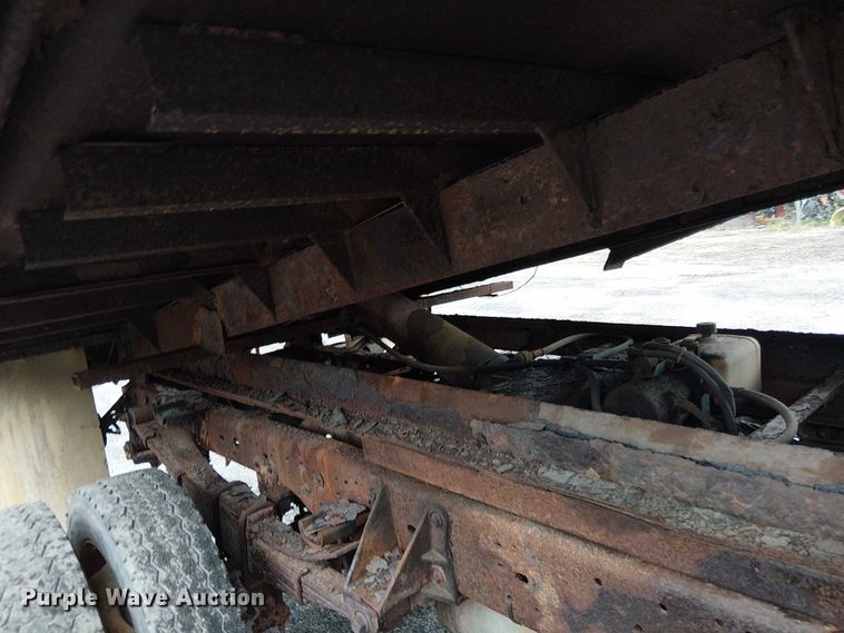 image for item EV5018 2002 Ford F550 Super Duty dump truck