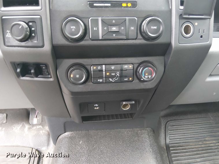 image for item EV5019 2022 Ford F250 Super Duty XL pickup truck