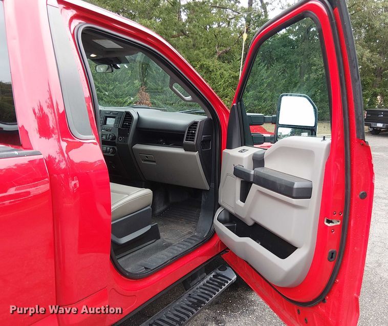 image for item EV5019 2022 Ford F250 Super Duty XL pickup truck