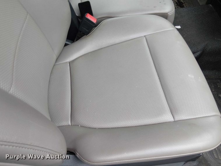 image for item EV5019 2022 Ford F250 Super Duty XL pickup truck