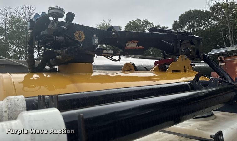 image for item EV5025 2017 Vermeer MC873SDT Heavy Low Profile vacuum excavator